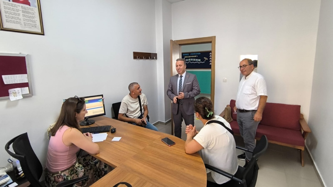 İlçe Milli Eğitim Müdürümüzün LGS tercih çalışmaları için okulumuz ziyareti